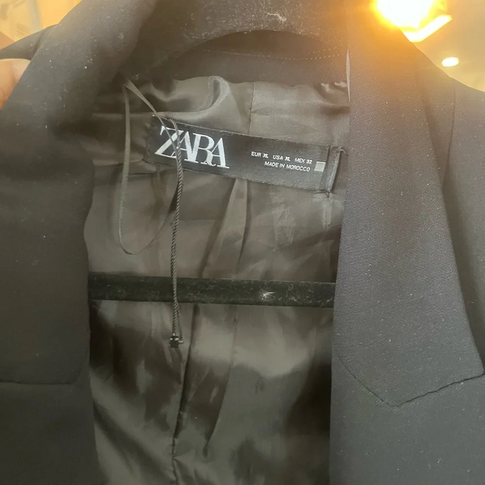 Zara Elegant Black Blazer - Picture 5 of 6